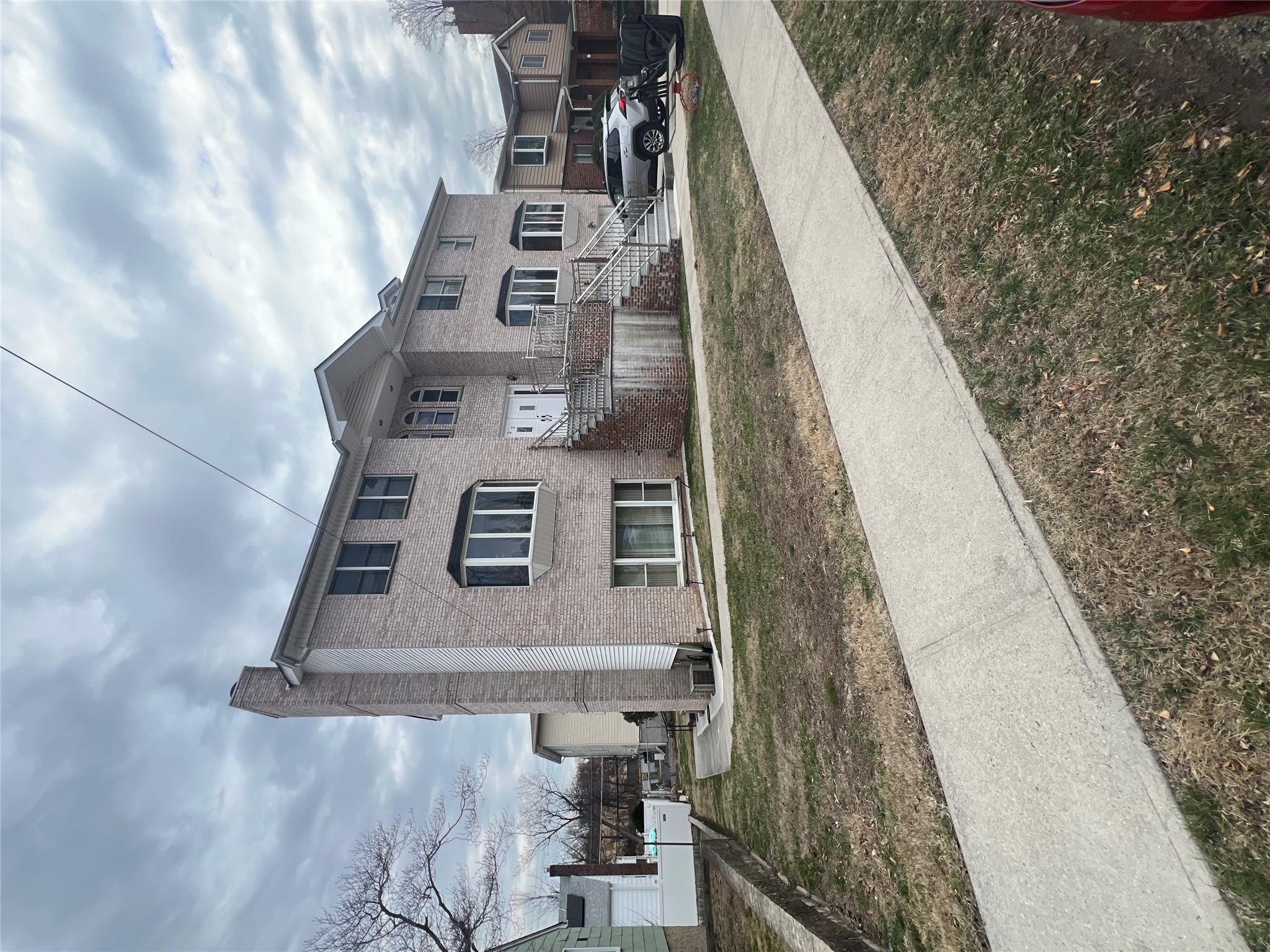 Truman Avenue, Yonkers, New York - 7 Bedrooms  
6 Bathrooms  
14 Rooms - 