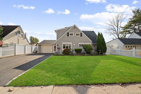 341 Red Maple Drive S Wantagh NY 11793