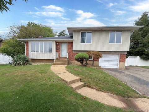 Homes For Sale - 35 Eagle Lane<br/> Farmingdale, NY 11735