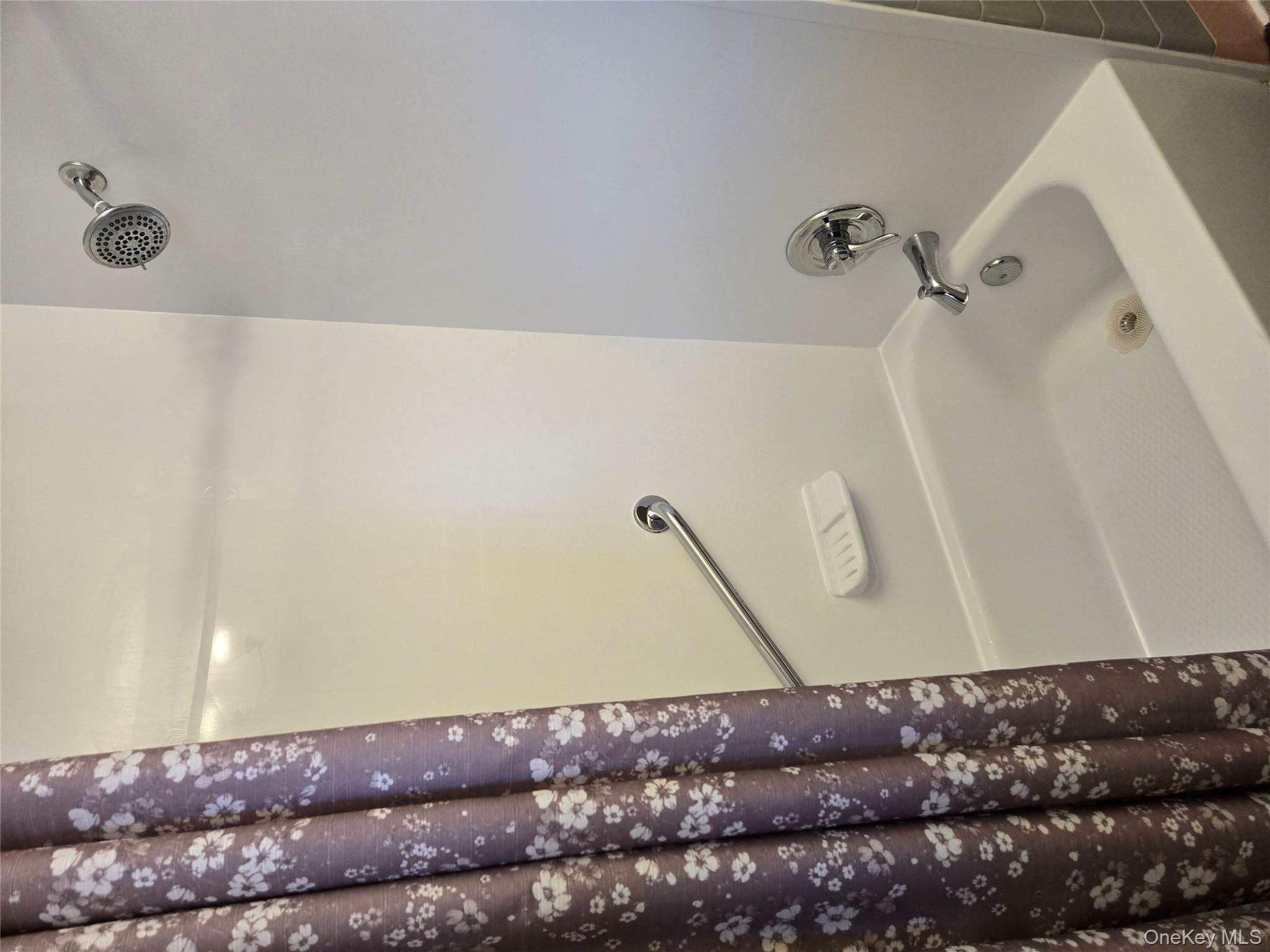 Poughkeepsie, New York 12603, United States, 4 Bedrooms Bedrooms, ,3 BathroomsBathrooms,Residential,Pending,250564