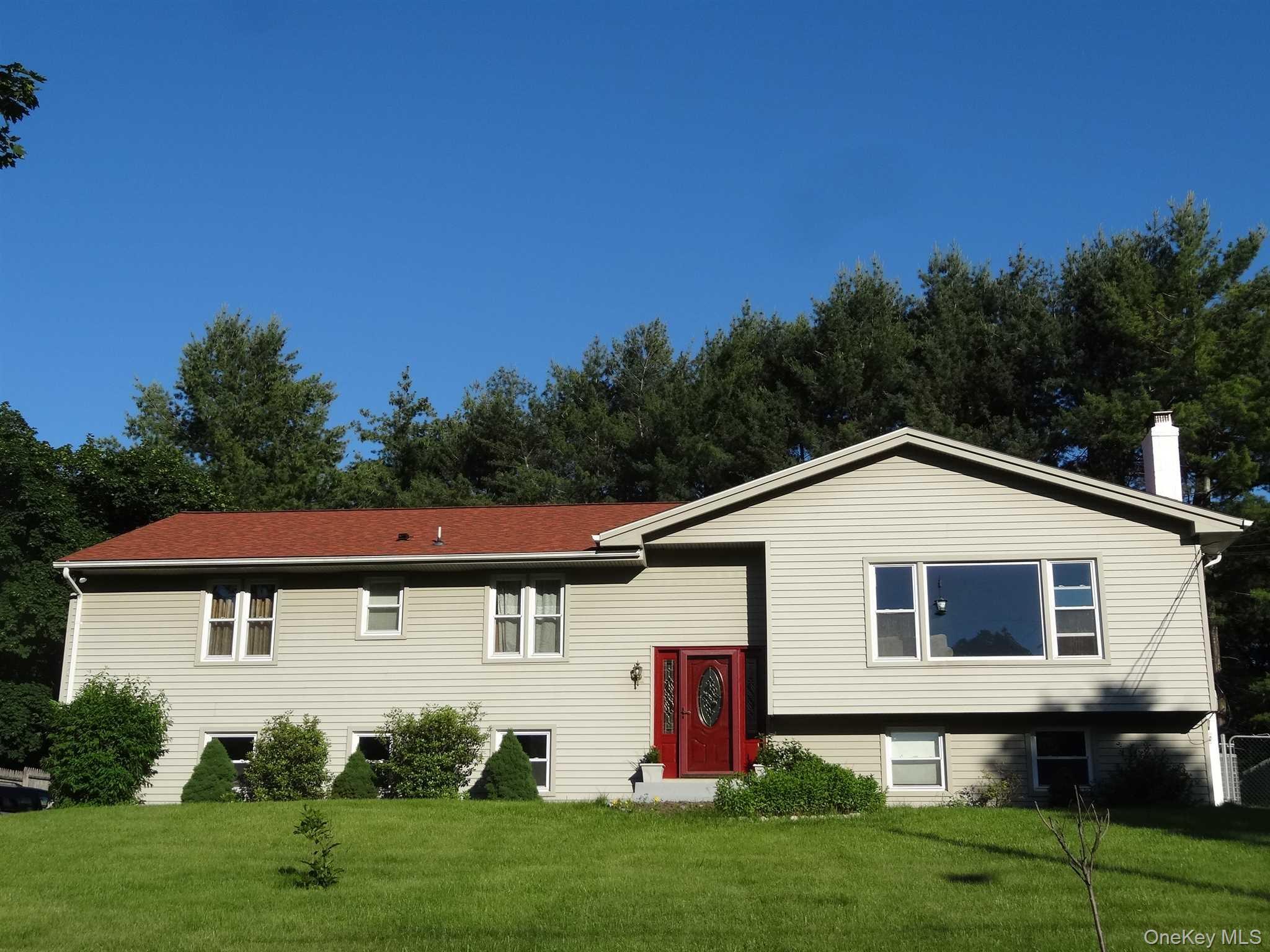 Poughkeepsie, New York 12603, United States, 4 Bedrooms Bedrooms, ,3 BathroomsBathrooms,Residential,Pending,250564