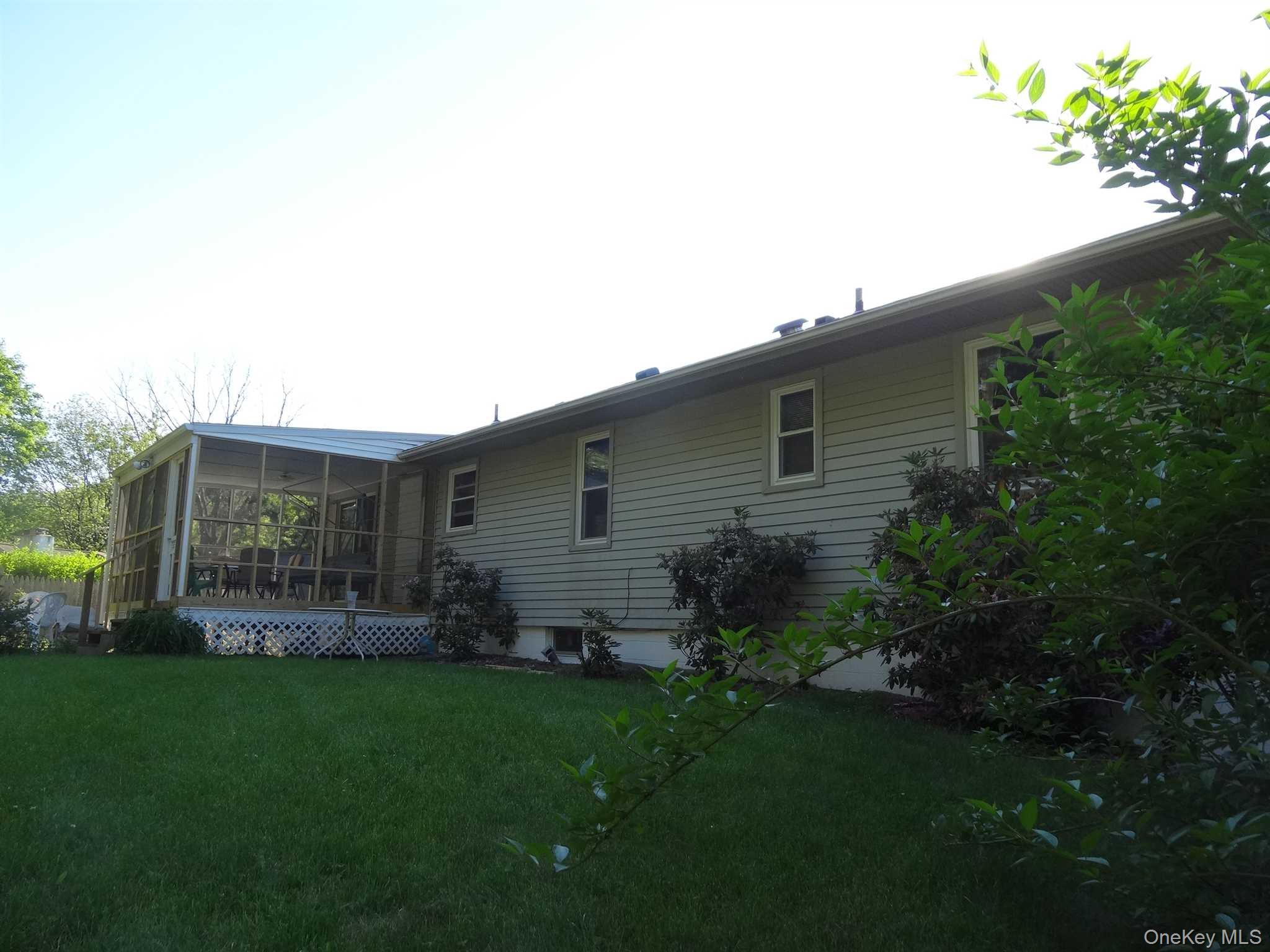 Poughkeepsie, New York 12603, United States, 4 Bedrooms Bedrooms, ,3 BathroomsBathrooms,Residential,Pending,250564