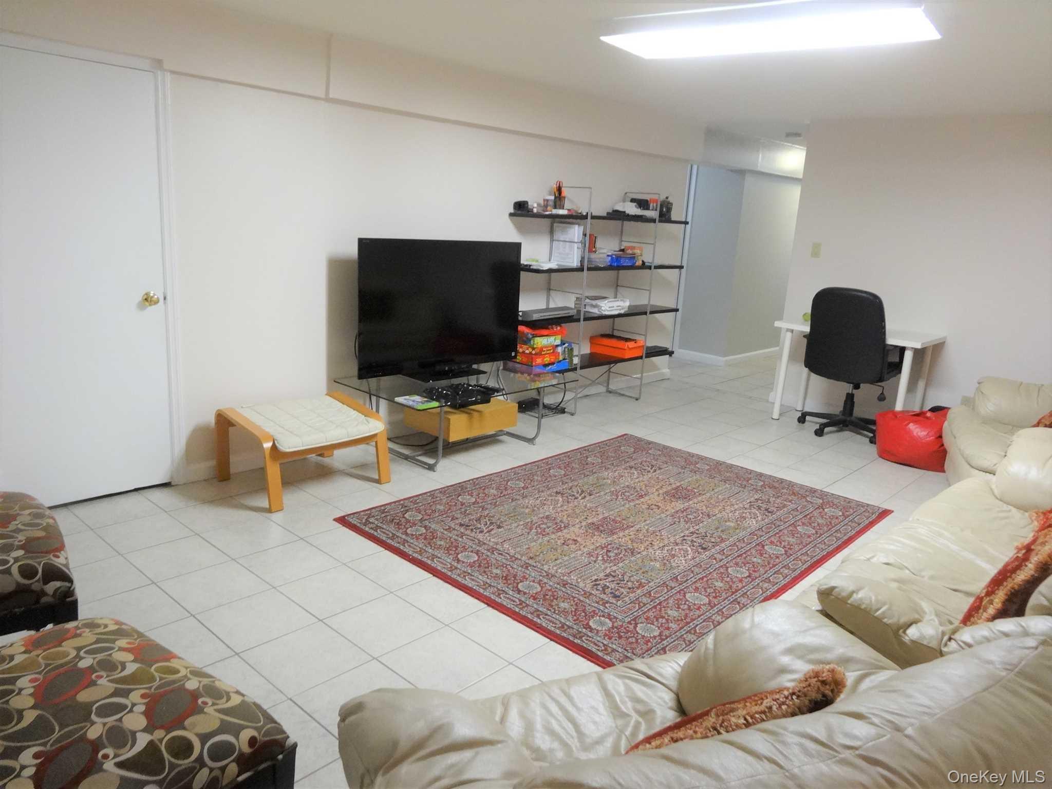 Poughkeepsie, New York 12603, United States, 4 Bedrooms Bedrooms, ,3 BathroomsBathrooms,Residential,Pending,250564