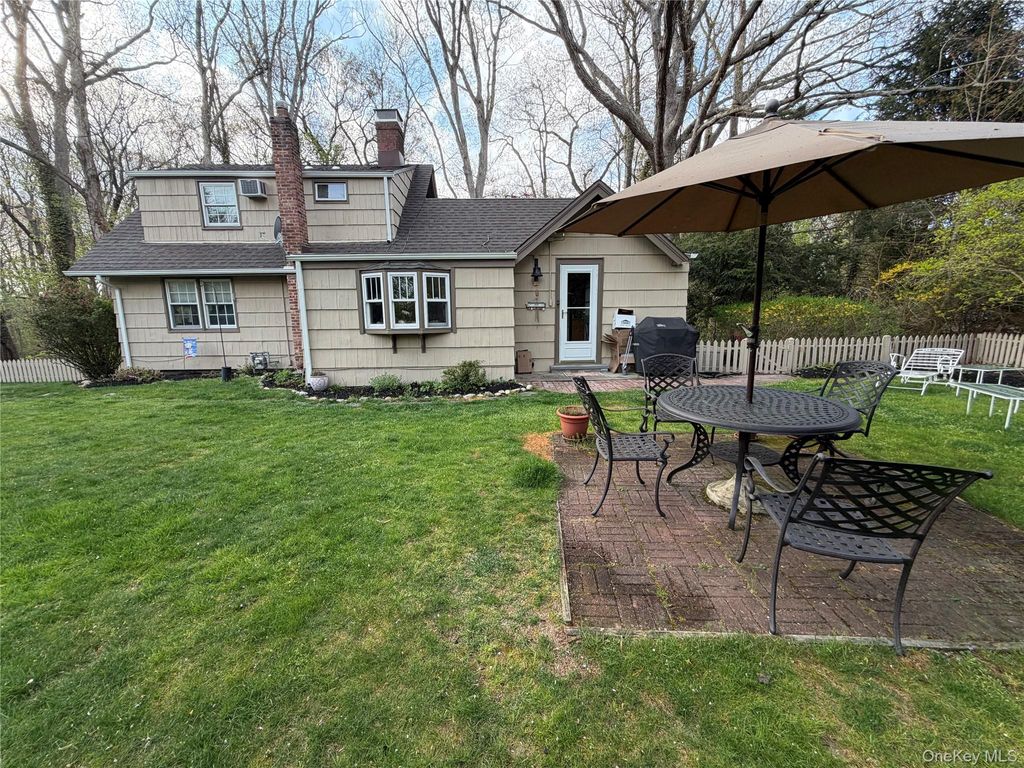 Photo of 21 Dogwood Drive, Stony Brook, NY 11790 (MLS # 988287)