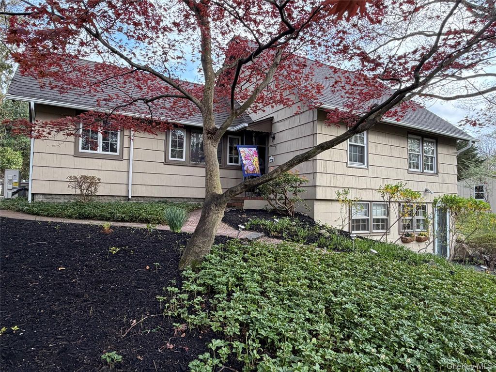 Photo of 21 Dogwood Drive, Stony Brook, NY 11790 (MLS # 988287)