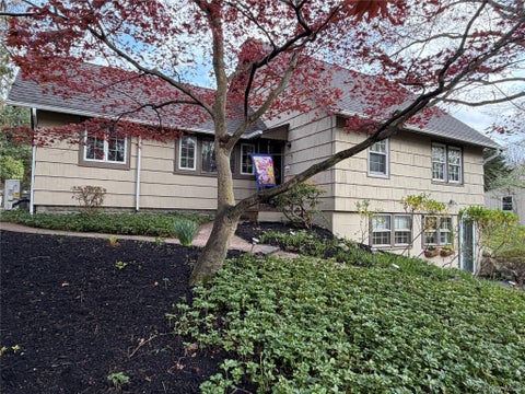 Homes For Sale - 21 Dogwood Drive<br/> Suffolk County, Stony Brook, NY 11790