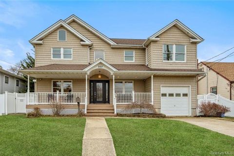 Homes For Sale - 303 Sherbrooke Road<br/> Lindenhurst, NY 11757