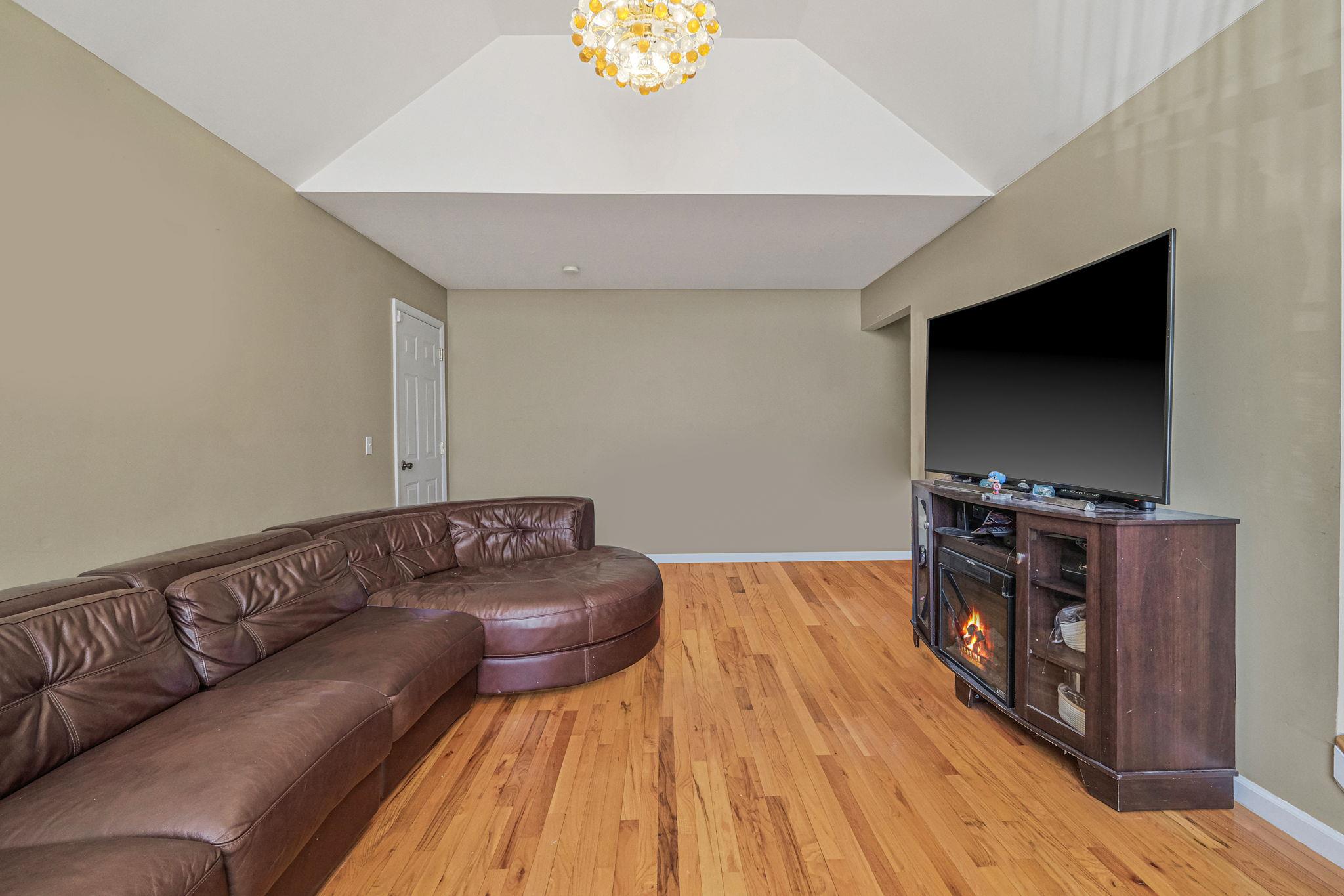 161 Parkview Drive, Shirley, New York image 15