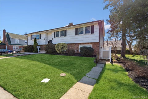 Apartment For Rent - 445 S Wellwood Avenue<br/> Lindenhurst, NY 11757