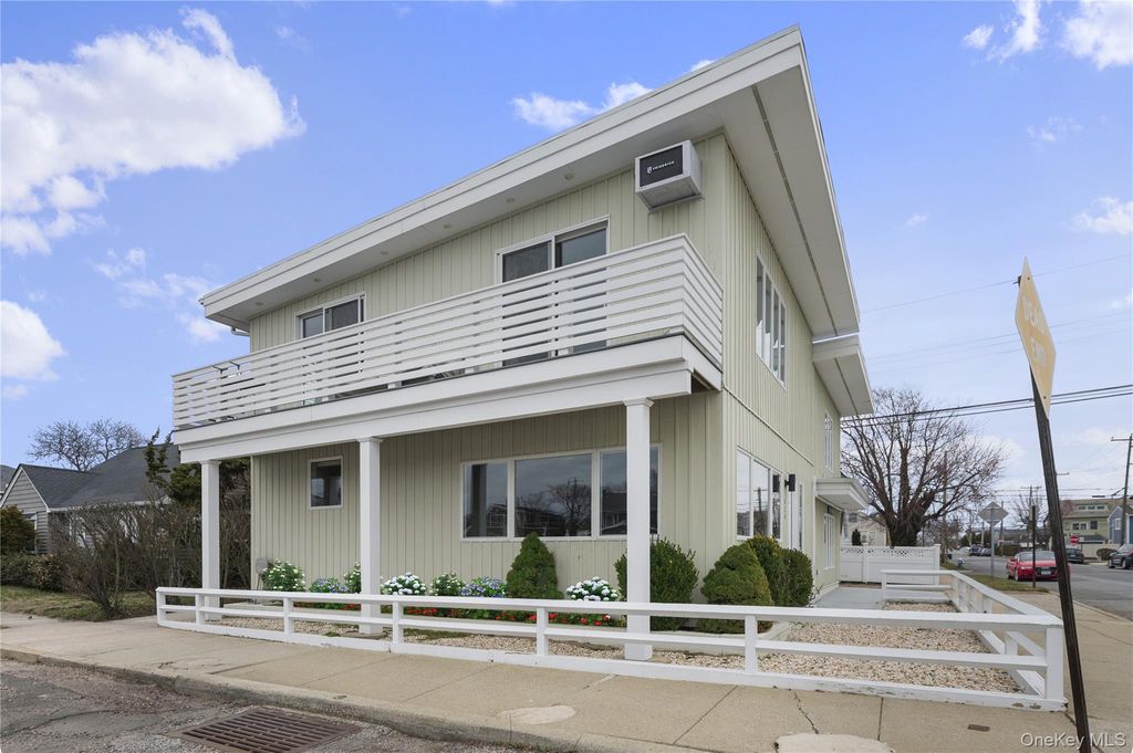 Photo of 629 E Pine Street, Long Beach, NY 11561 (MLS # 975530)