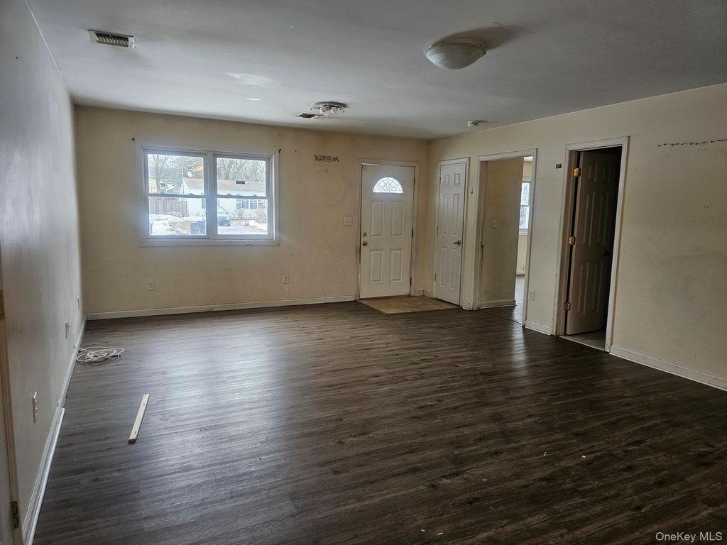 Photo of 556 Taylor Avenue, East Patchogue, NY 11772 (MLS # 968563)