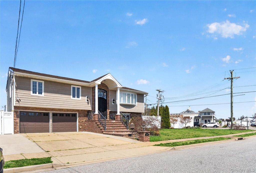 Photo of 101 Jetmore Place, Massapequa, NY 11758 (MLS # 990970)