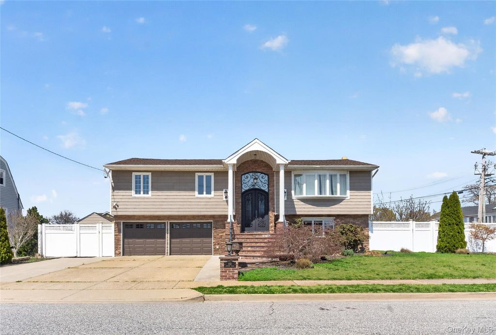 Photo of 101 Jetmore Place, Massapequa, NY 11758 (MLS # 990970)