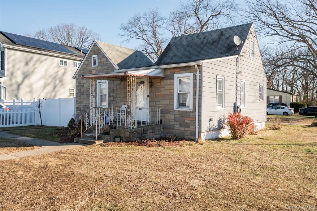 Photo of 283 Washington Avenue, Amityville, NY 11701 (MLS # 951417)