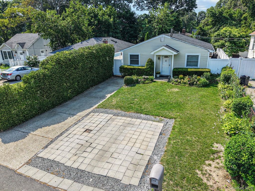Photo of 48 Oakmont Avenue, Selden, NY 11784 (MLS # 1031037)