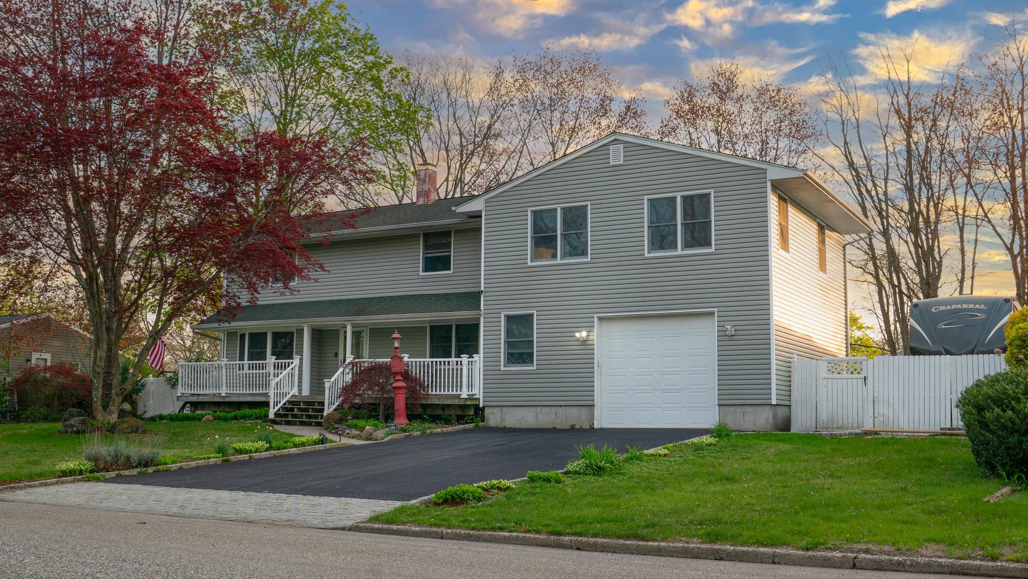 4 Young Rd. Rd, Coram, New York image 25