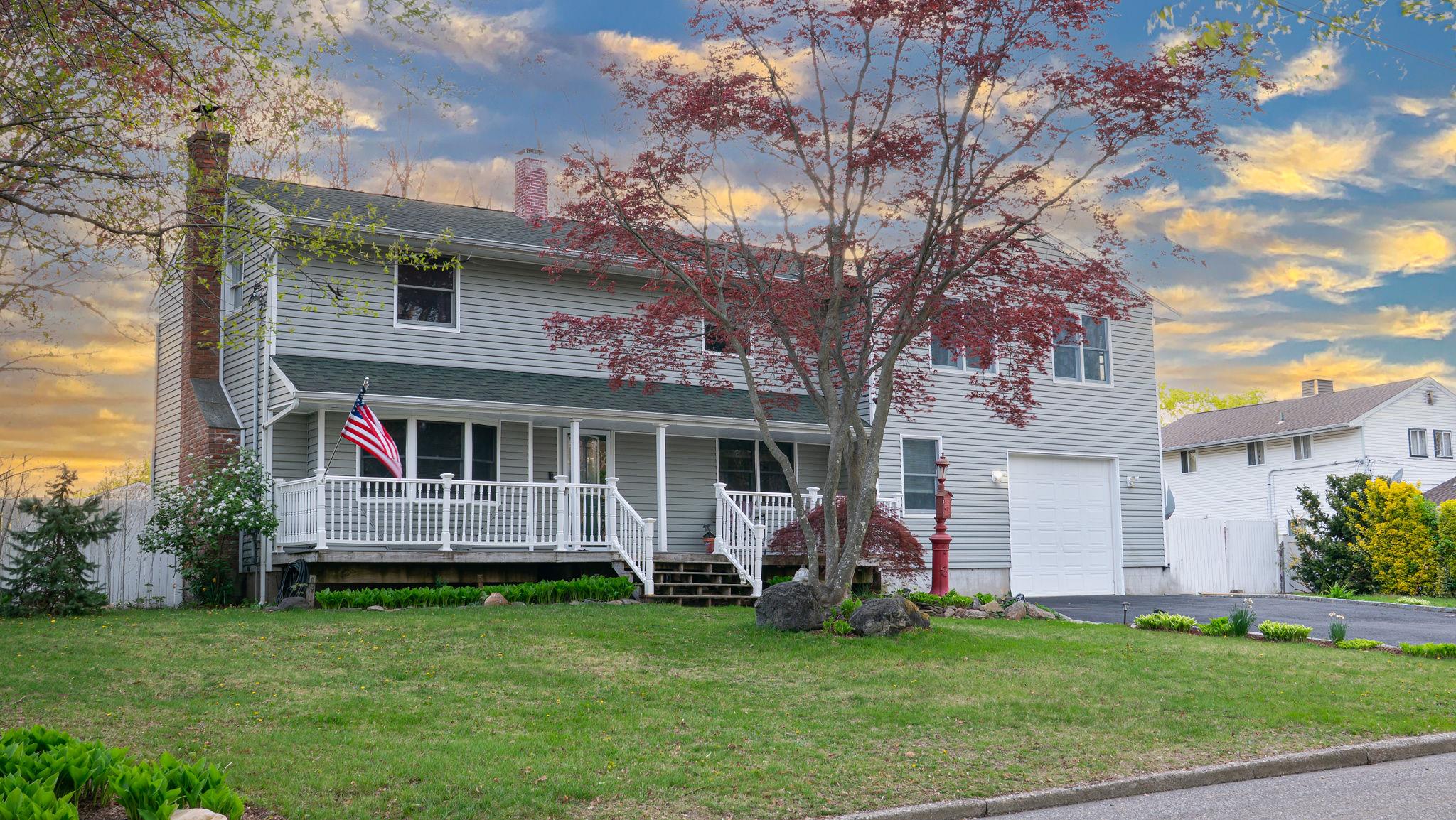 4 Young Rd. Rd, Coram, New York image 2