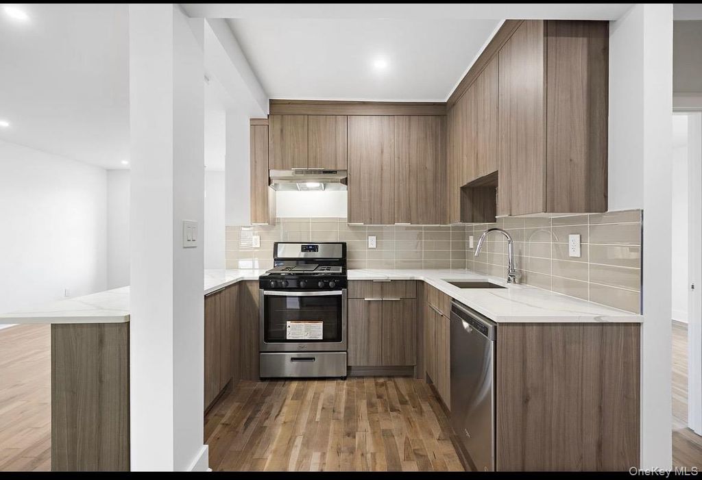 Photo of 4005 Ithaca Street #4B, Elmhurst, NY 11373 (MLS # 965777)