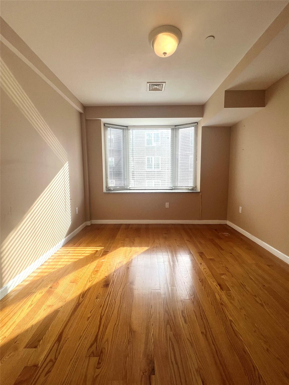 14075 Ash Avenue #5C, Flushing, New York image 4