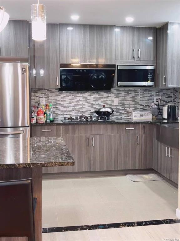 171st S 171st Point, Fresh Meadows, New York image 3