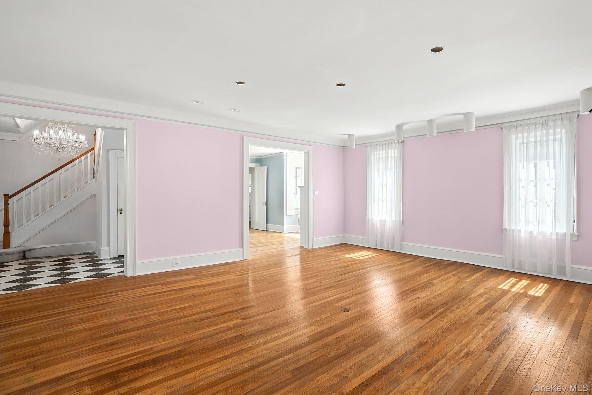 White Plains, New York 10605, United States, 4 Bedrooms Bedrooms, ,4 BathroomsBathrooms,Residential,Active,204155