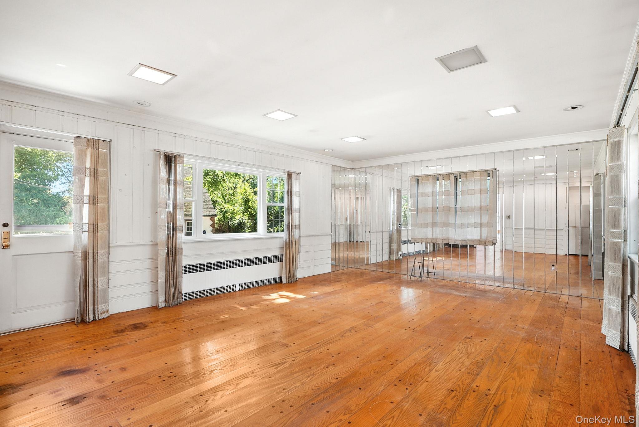 White Plains, New York 10605, United States, 4 Bedrooms Bedrooms, ,4 BathroomsBathrooms,Residential,Active,204155