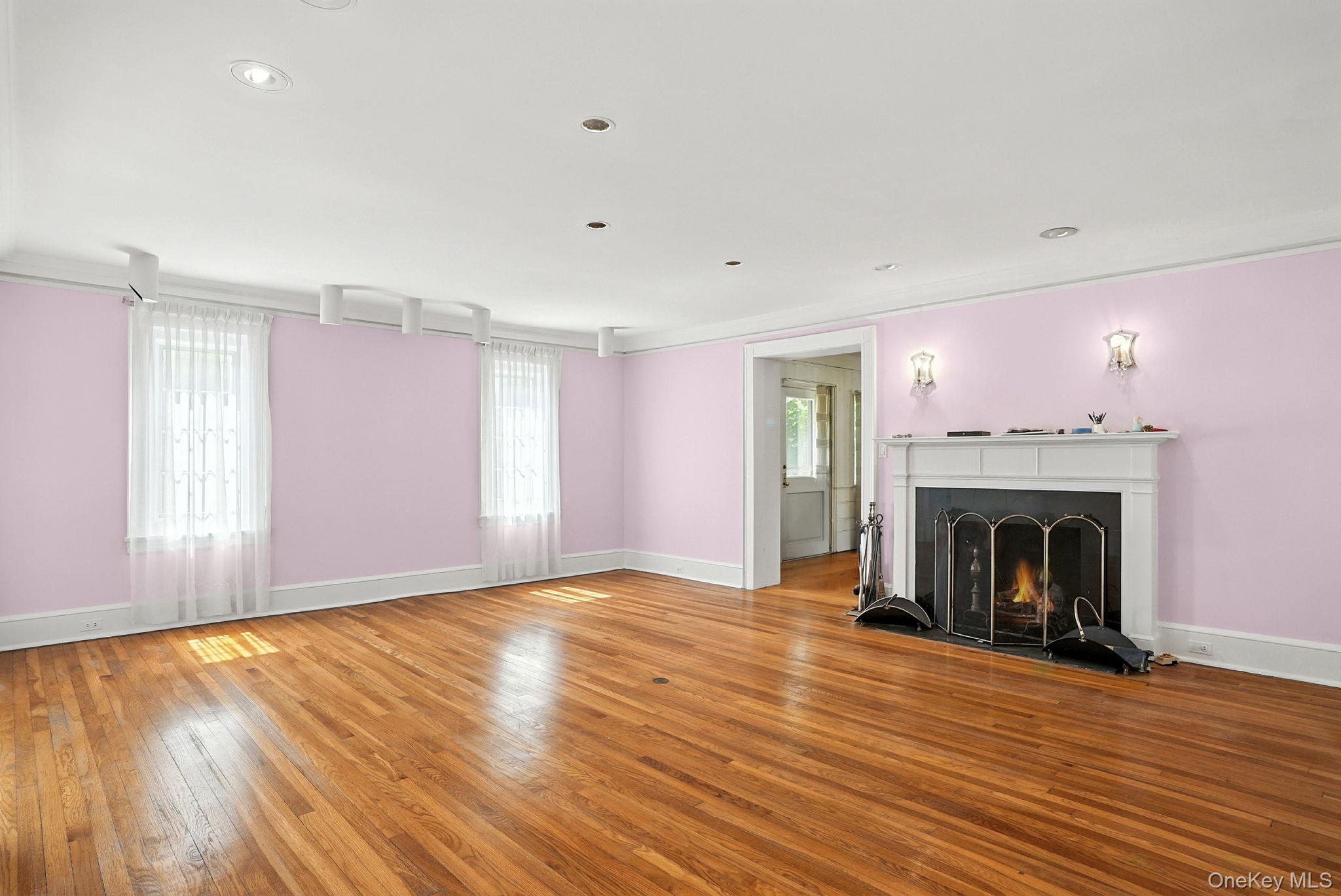 White Plains, New York 10605, United States, 4 Bedrooms Bedrooms, ,4 BathroomsBathrooms,Residential,Active,204155