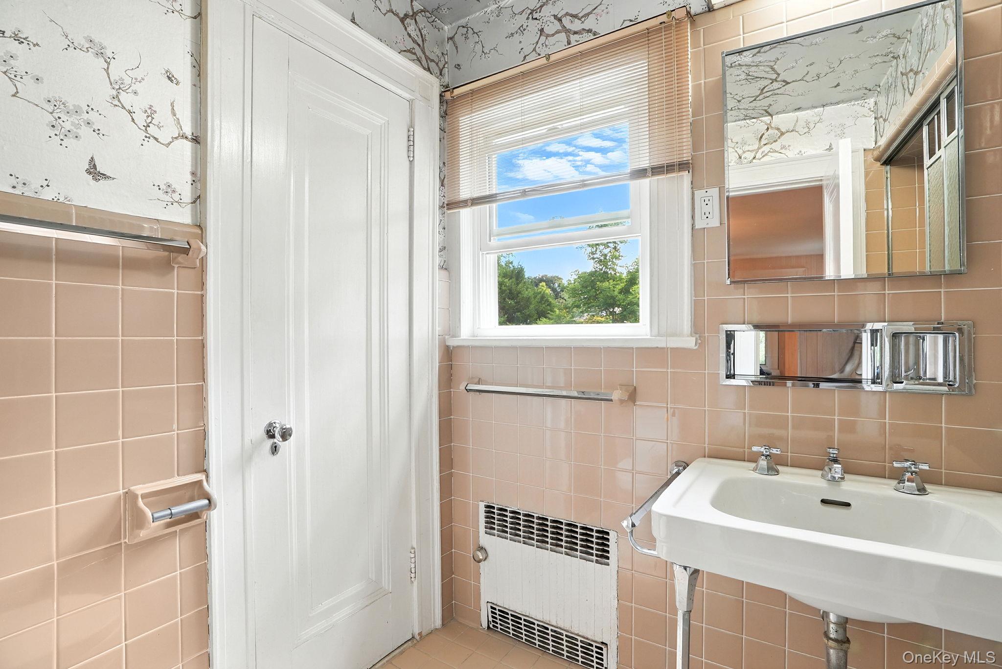 White Plains, New York 10605, United States, 4 Bedrooms Bedrooms, ,4 BathroomsBathrooms,Residential,Active,204155