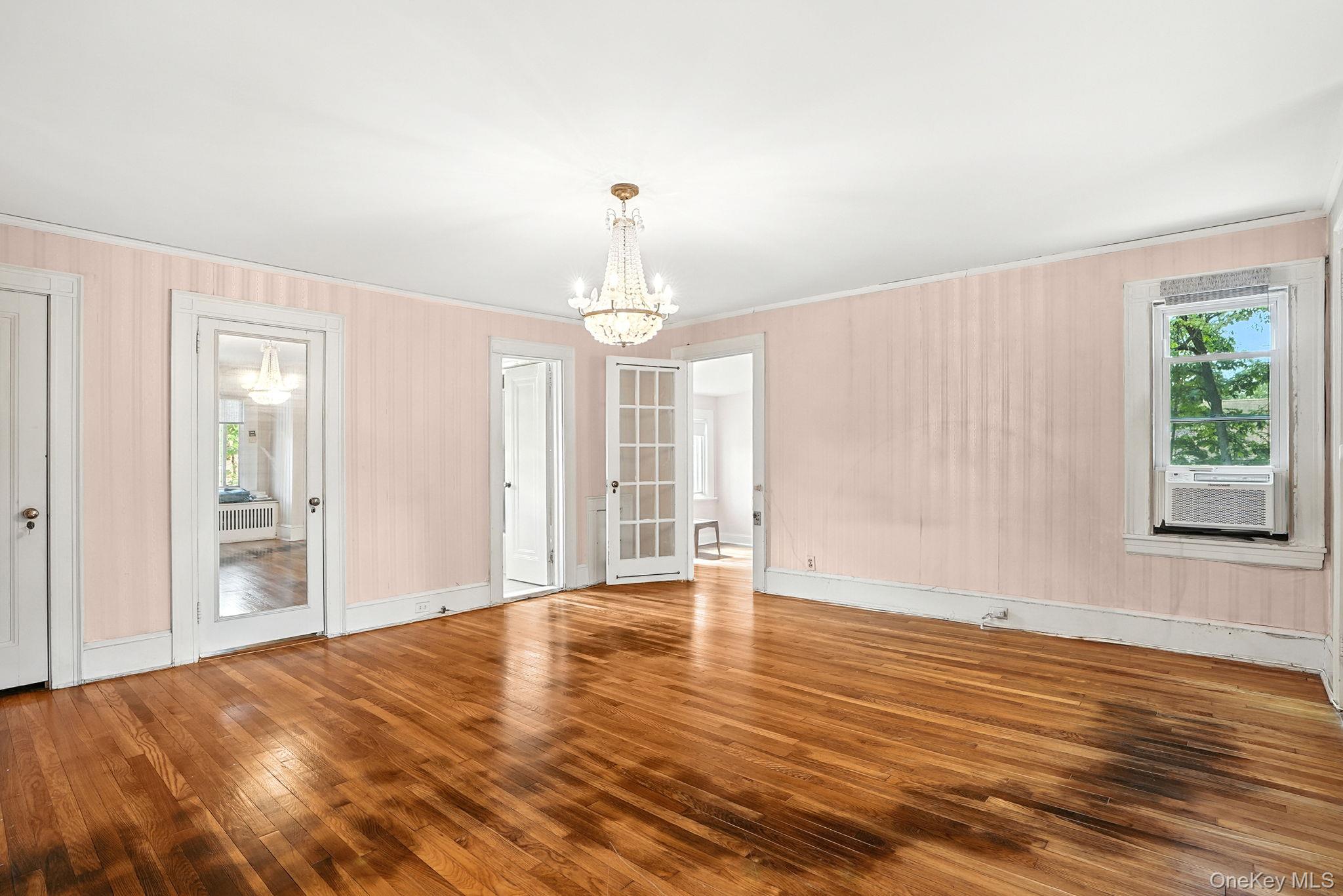 White Plains, New York 10605, United States, 4 Bedrooms Bedrooms, ,4 BathroomsBathrooms,Residential,Active,204155