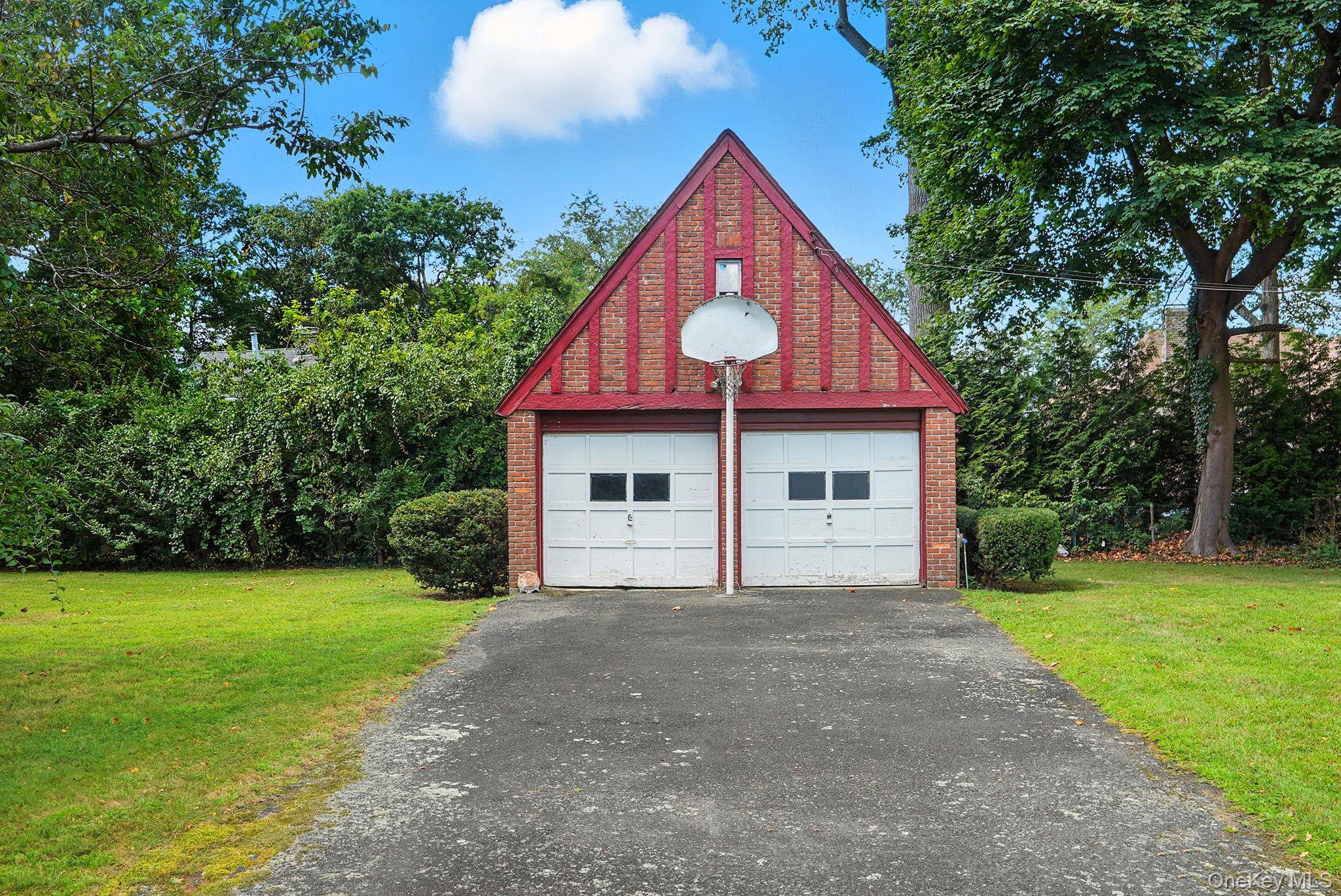 White Plains, New York 10605, United States, 4 Bedrooms Bedrooms, ,4 BathroomsBathrooms,Residential,Active,204155