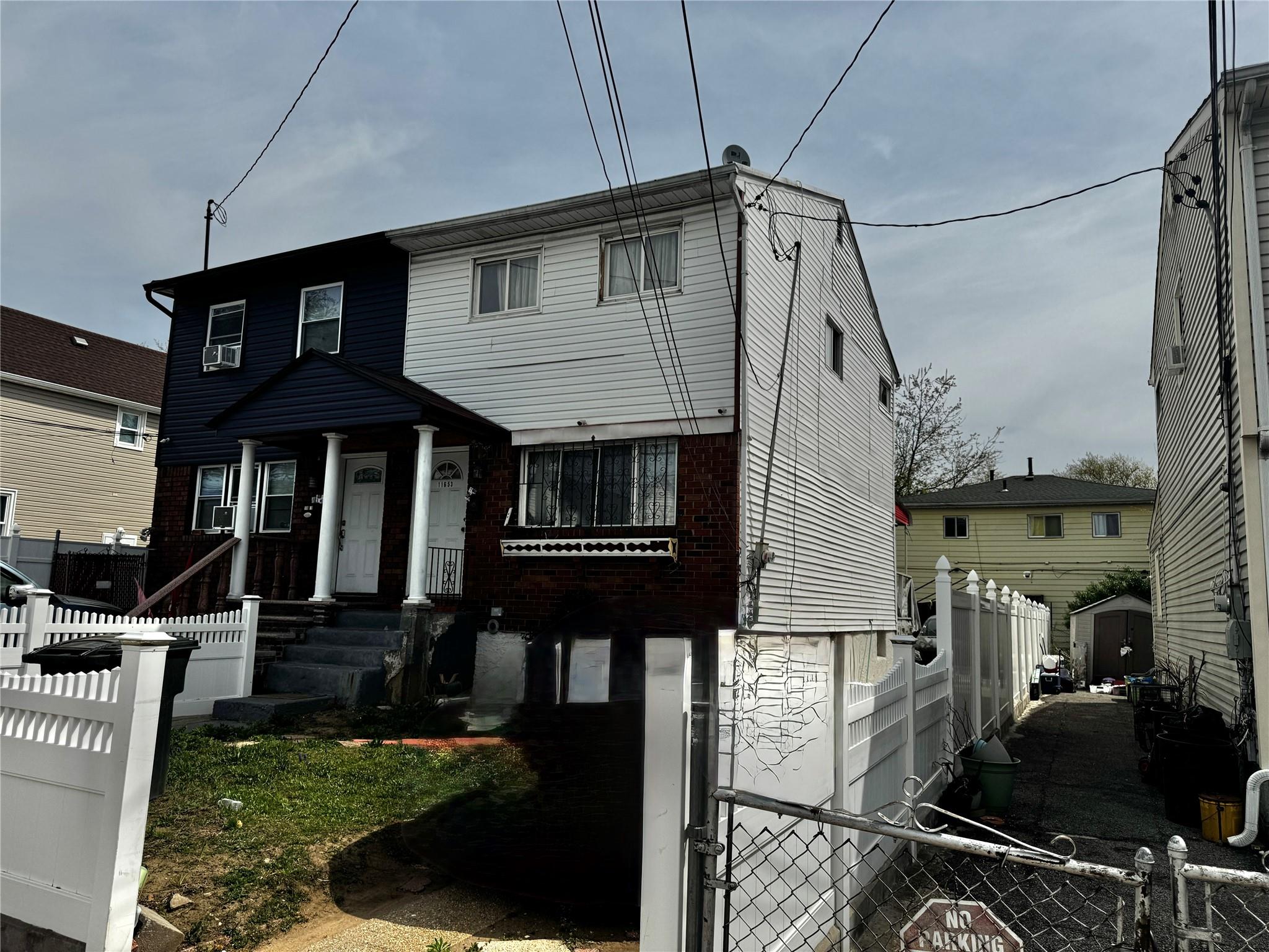 141st Street, Jamaica, Queens, NY - 3 Bedrooms  
2 Bathrooms  
7 Rooms - 