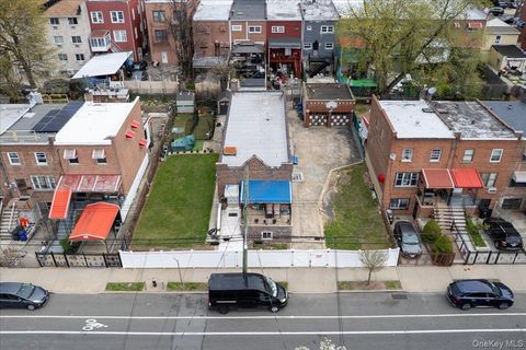 1021 E 213th Street Bronx NY 10469