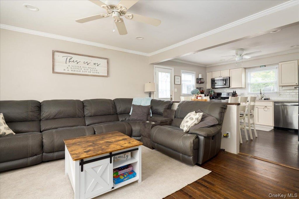 Photo of 621 N Fulton Avenue, Lindenhurst, NY 11757 (MLS # 1056784)