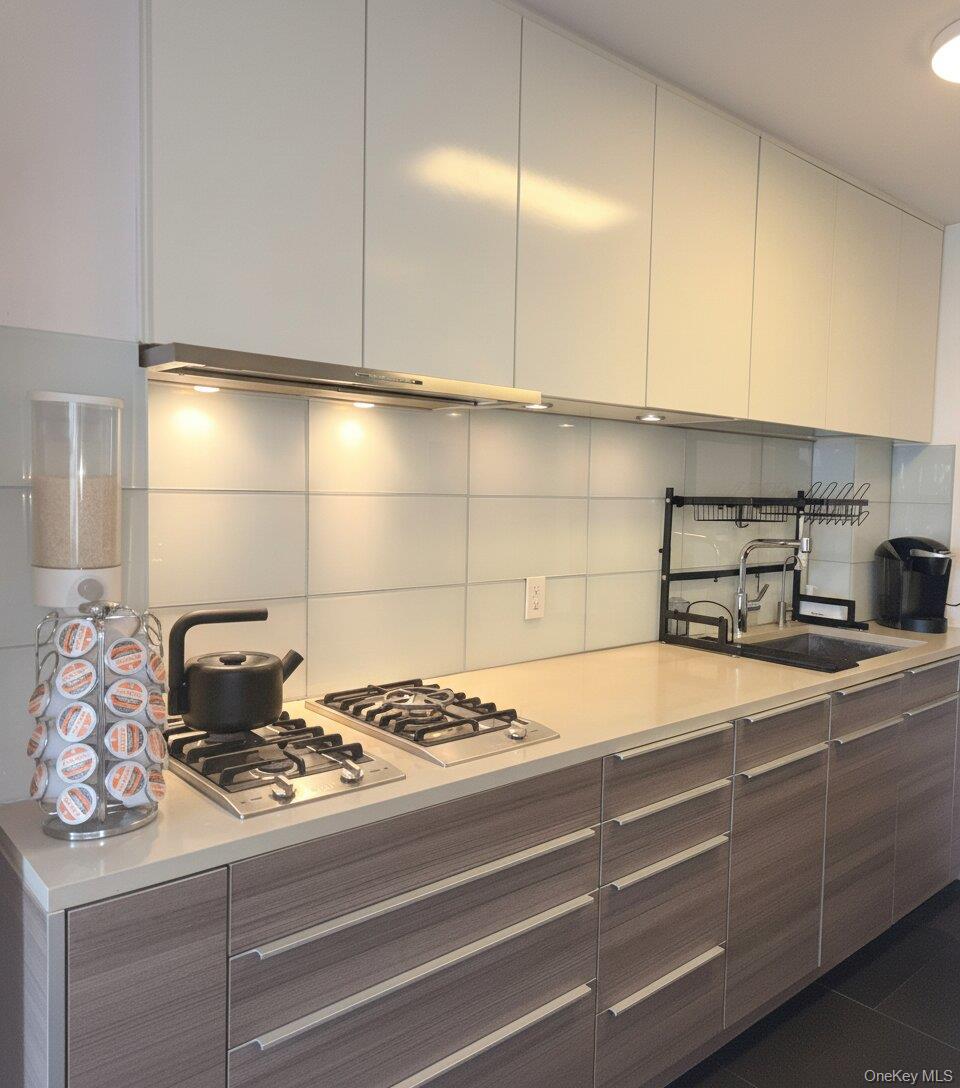 138-10 Franklin Avenue 16PH