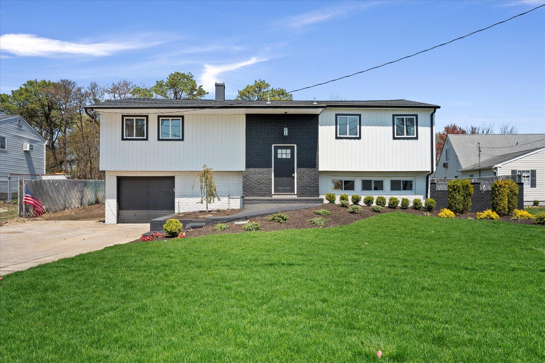 50 Gettysburg Drive, Holbrook, New York image 1