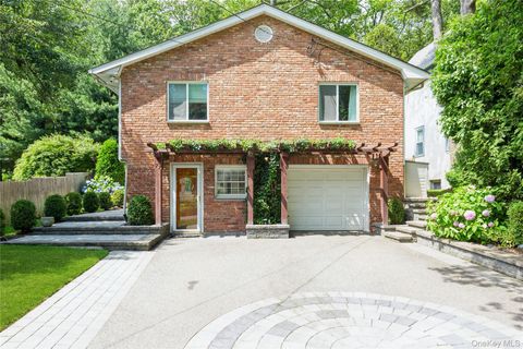Photo of 77 Abbott Drive, Halesite, NY 11743 (MLS # 923841)