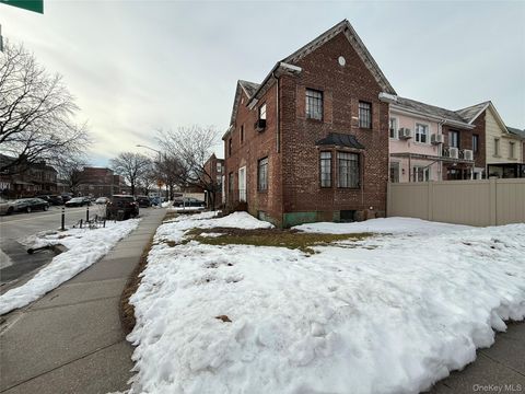Photo of 7504 147th Street, Flushing, NY 11367 (MLS # 967974)