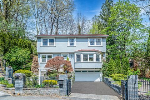 Photo of 210 Mill Dam Court, Centerport, NY 11721 (MLS # 986237)