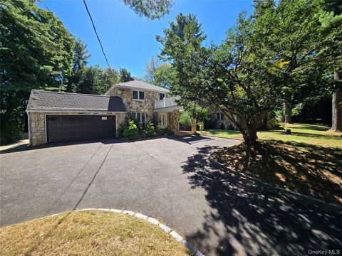 32 Valley Road Old Westbury NY 11568