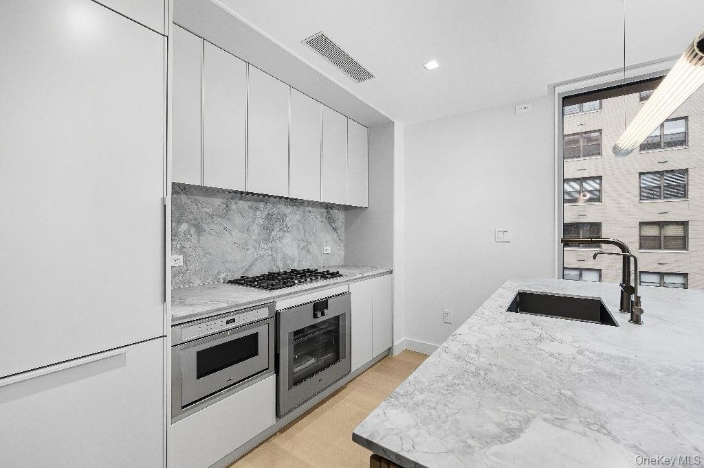 250 E 25th Street 9D