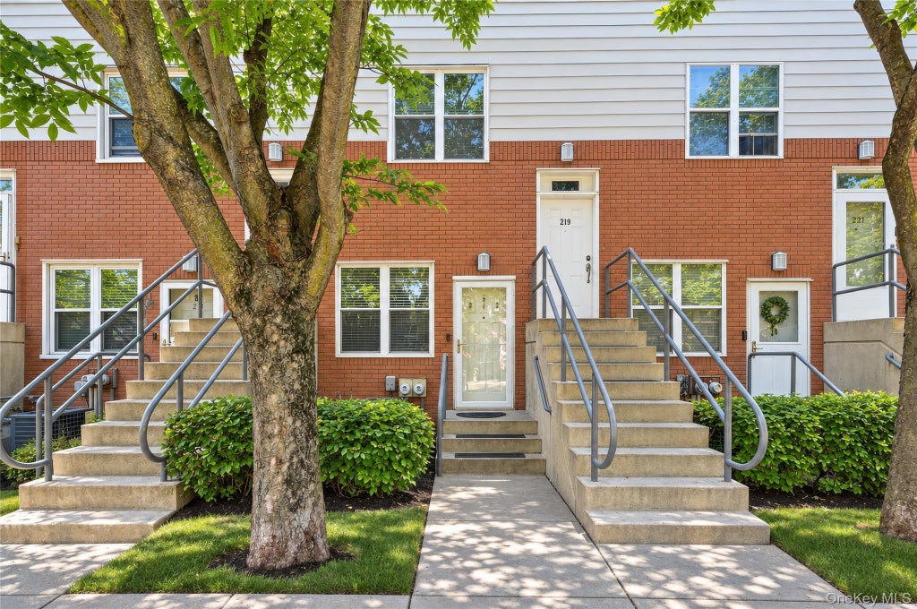 Photo of 217 Sunset Boulevard #9217G, Bronx, NY 10473 (MLS # 1048954)