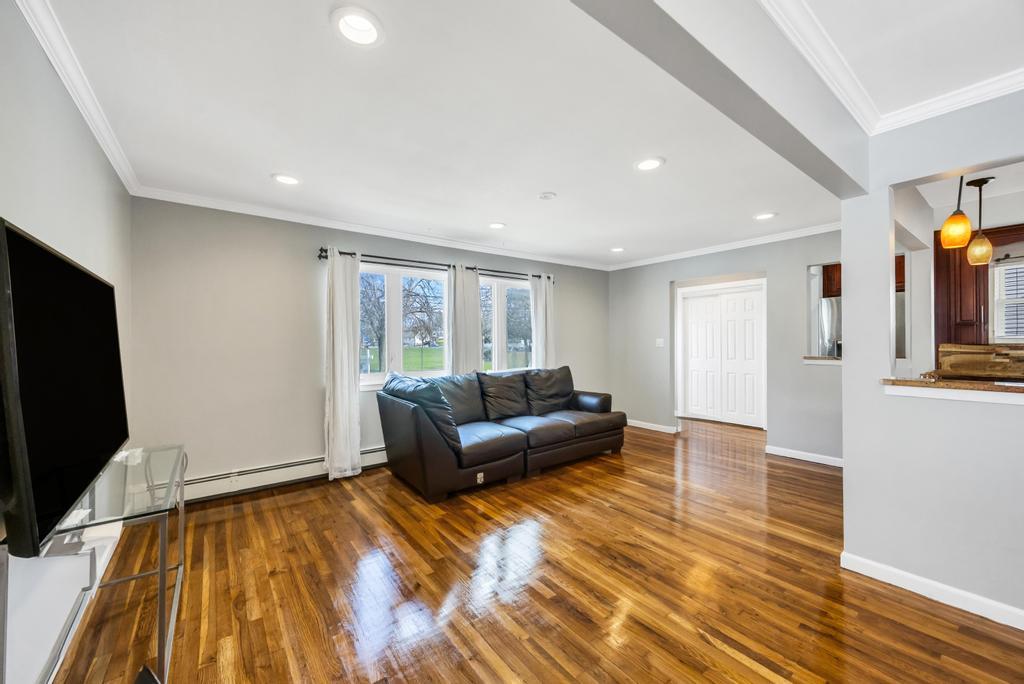 30 Oakland Street, Hempstead, New York image 8
