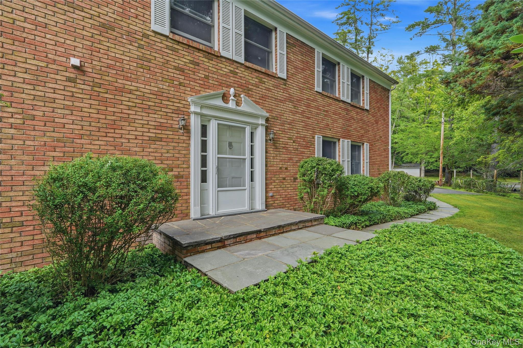 2320 Glasco Turnpike