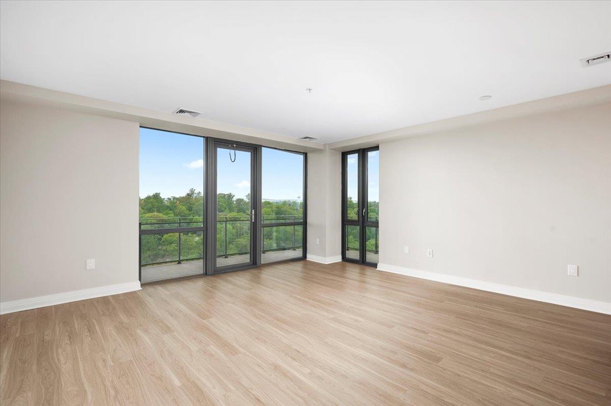 Ridge Hill Blvd 8D, Yonkers, New York - 2 Bedrooms  
2 Bathrooms  
3 Rooms - 