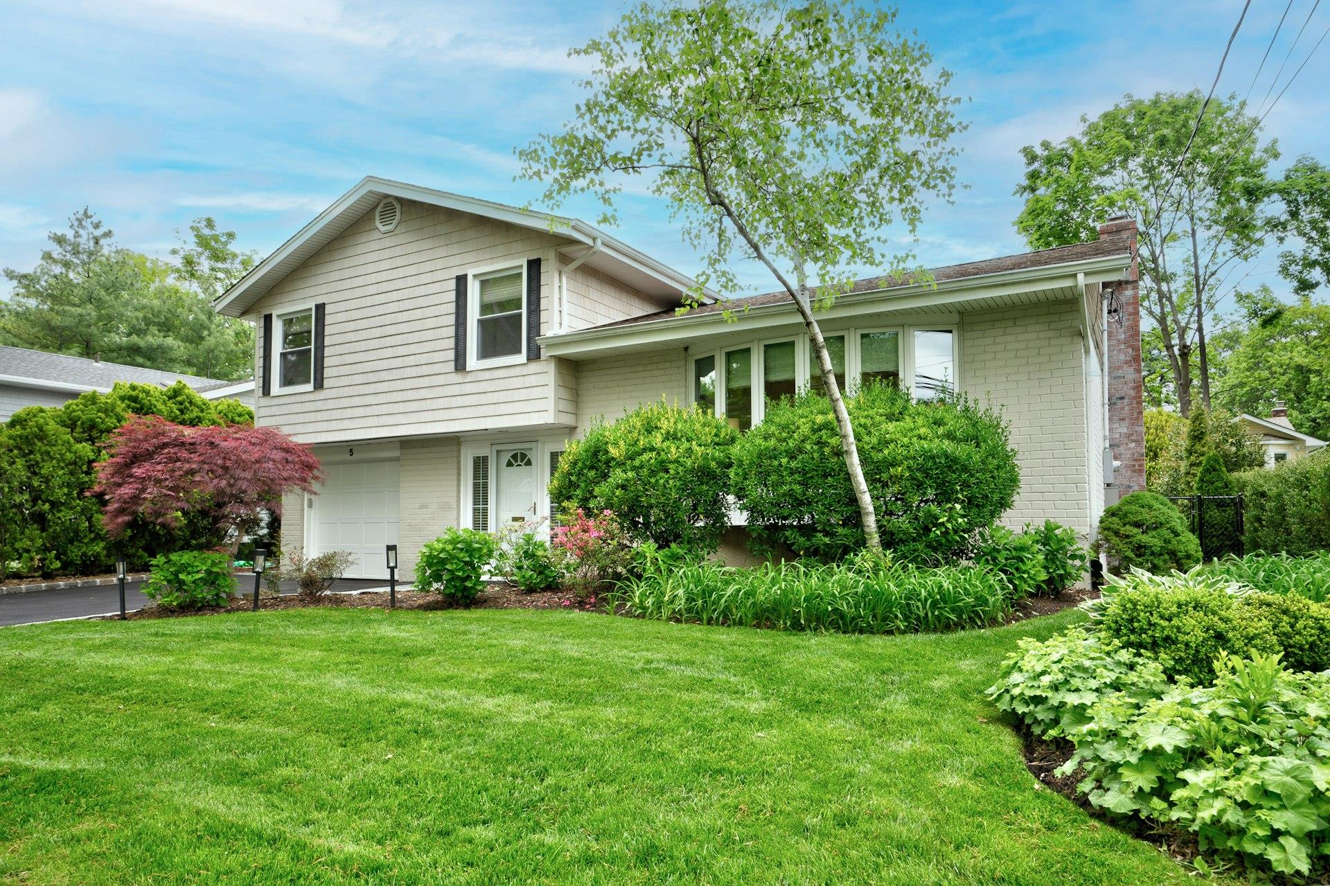 5 Roger Drive, Port Washington, New York image 2