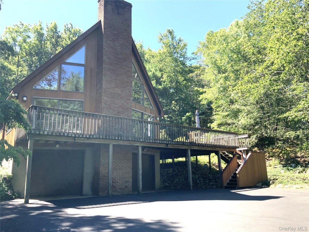 Photo of 73 Glen Road, Baiting Hollow, NY 11933 (MLS # 1016510)