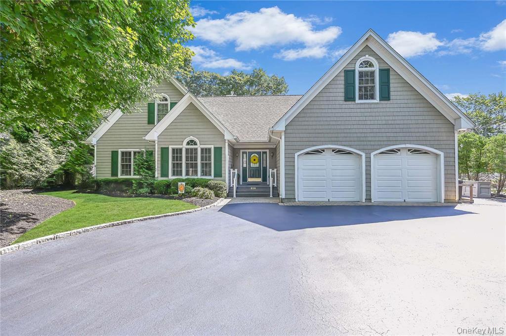 Photo of 828 Pondview Road, Riverhead, NY 11901 (MLS # 1054756)