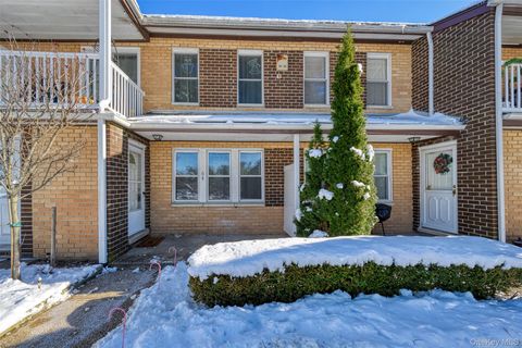 64 Artist Lake Drive Middle Island NY 11953