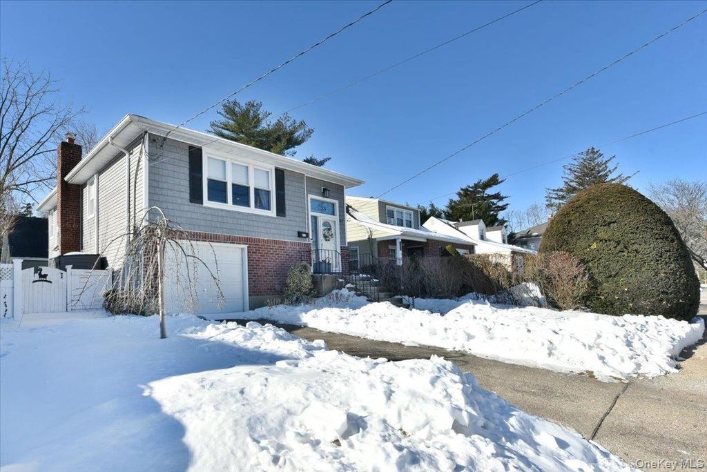 Photo of 151 Norwood Avenue, Malverne, NY 11565 (MLS # 960890)