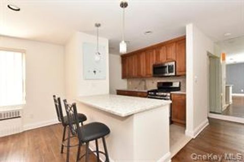 Photo of 30 Stoner Avenue #2R, Great Neck, NY 11021 (MLS # 924172)